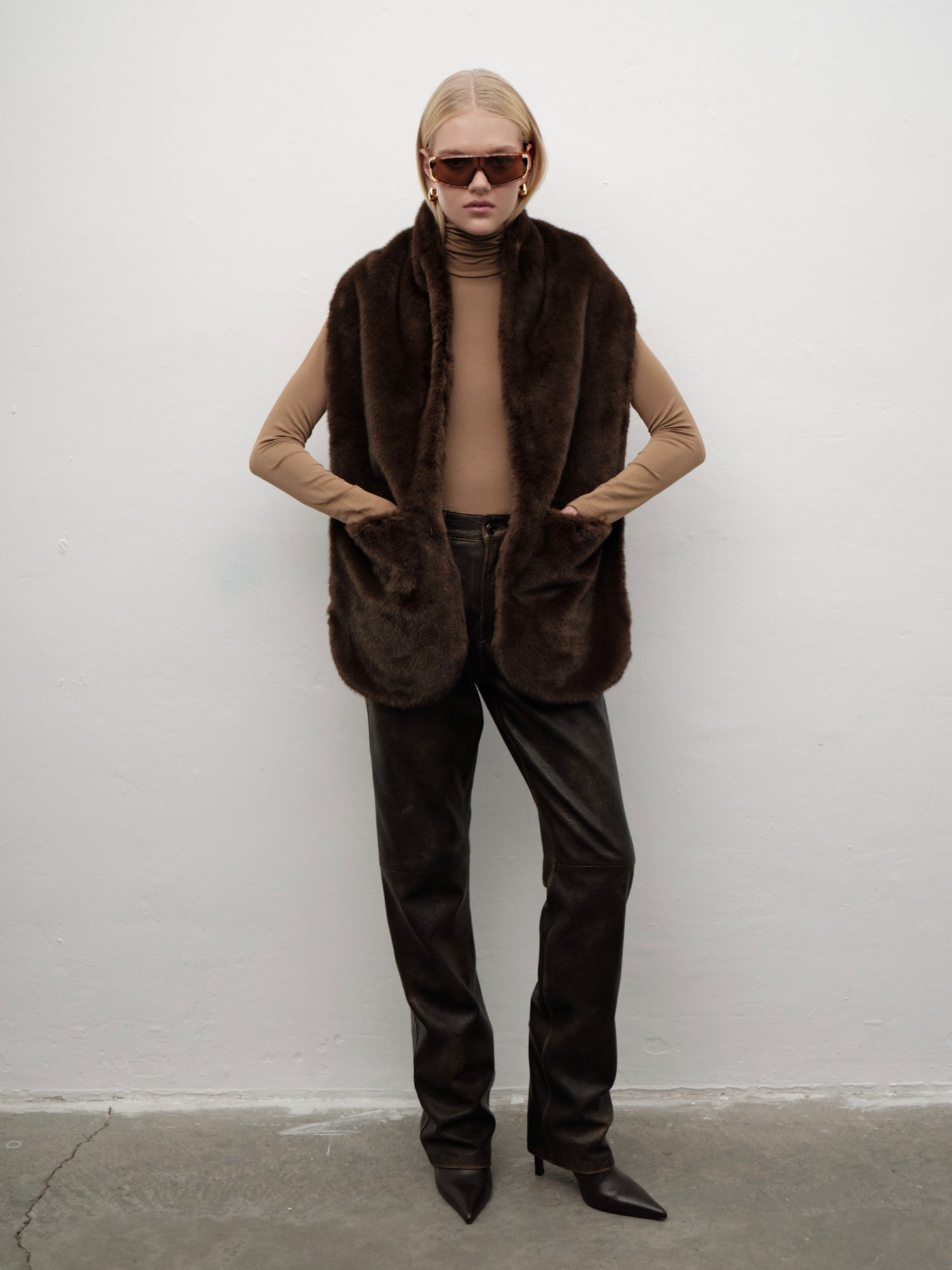 Kangaroo Pocket-detailed Faux Fur Scarf in Brown